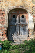 Landgüter  Toskana, Fattoria Fondi Rustici Montefoscoli, verlassenes Landhaus Bauernhaus La Fornace, Eingang zur Kantine 