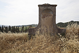 Toscana Castelfiorentino Montespertoli fattoria; edicula campestre