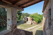 Bauernhaus Casanova Toskana, Blick von Loggia auf Nebengebäude