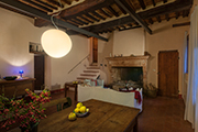 Ferienhaus Toskana, Landhaus im Val d'Orcia - Saal mit Kamin