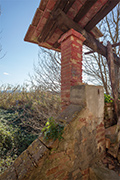 Bauernhaus La Casetta 2015, Pfeiler der Außentreppe