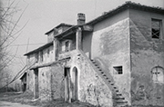 casa rurale Toscana, podere Poggetto, scala esterna con loggia e forno