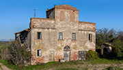 casa rurale Italia Toscana, podere Vallaia casa contadina, colombaia e scala esterna, in vendita