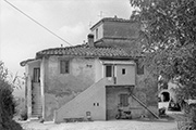 Landgut Il Vignale Toskana 1973, Bauernhaus mit neuer Außentreppe und Abort
